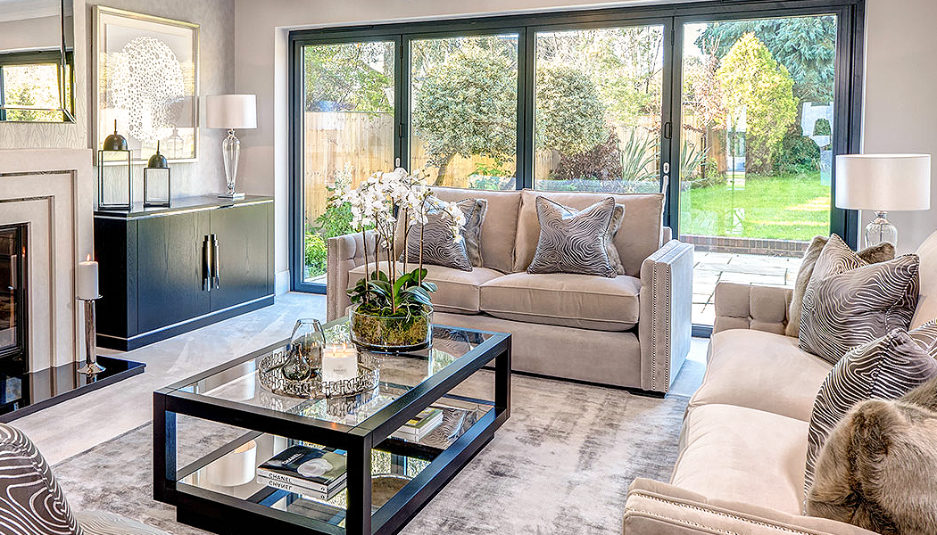Layout Ideas for a Living Room With a Bay Window