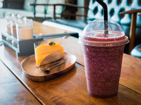 Fruit smoothie and cake